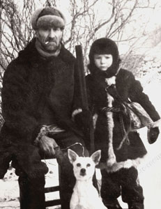 Павел Петрович с внуком Олегом. Свечи, 1950-е годы
