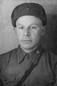 П. М. Иванов (слева) с сослуживцем, 1944 г.